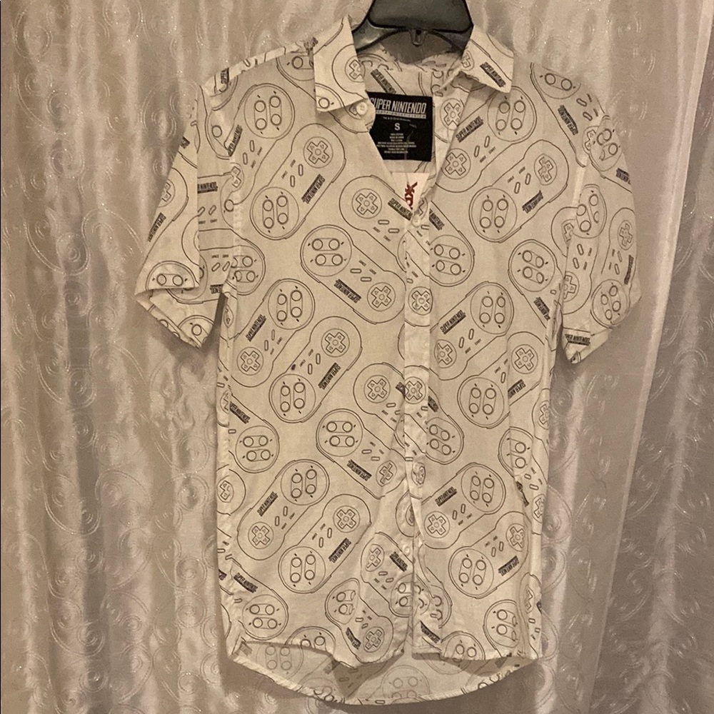 NWT Super Nintendo White Graphic Men's Shirt Size Small 🔥 YB4